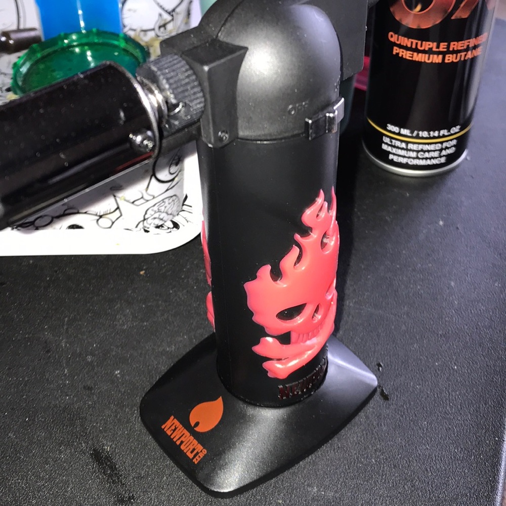 Newport Zero skull Torch
